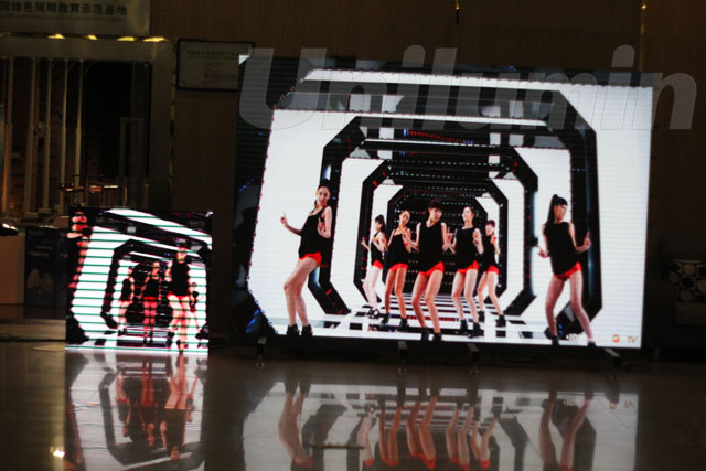 UTV¸ßÇåÓ×¼ä¾àLEDÏÔʾÆÁÔÚ1/6400ÃëÏà»ú¿ìÃÅϵÄÅÄÉã»Ãæ