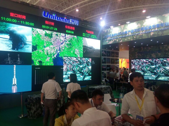 1714344085 恒峰g22科技参与2015国防信息化设备展